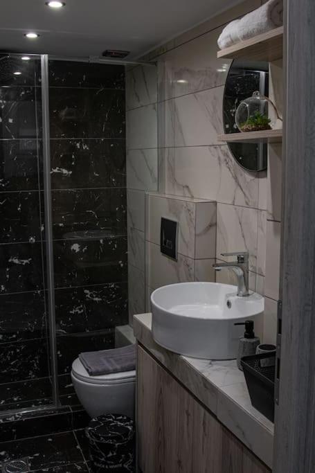 * Ck Modern Loft Near Seaside * Apartment Tesalonika Bagian luar foto